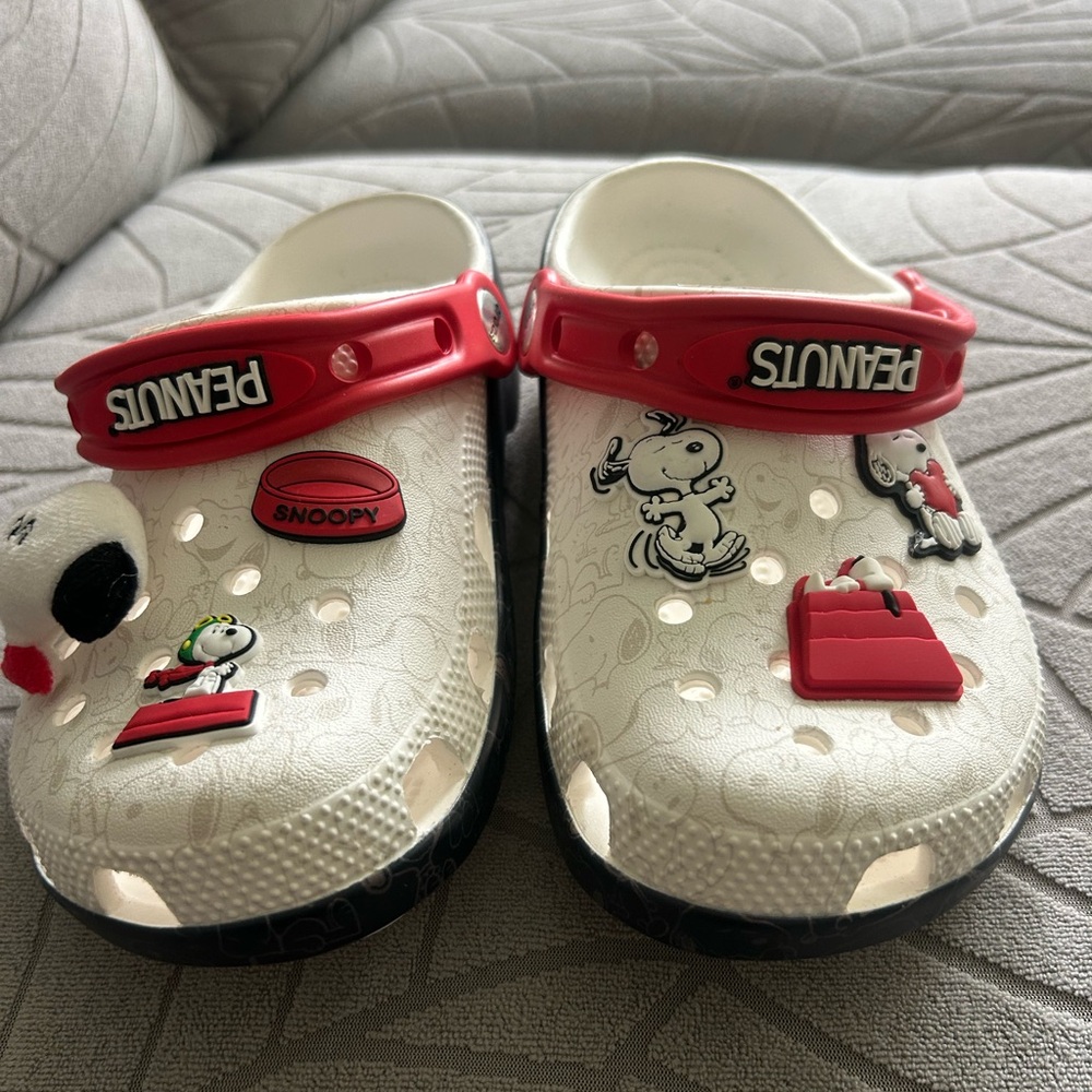 Peanuts Red and White Slippers with Ventilation Holes Snoopy Crocs